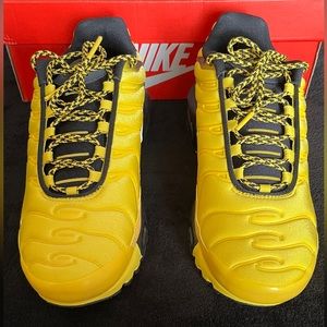 Nike Air Max Plus Frequency. Yellow & Black